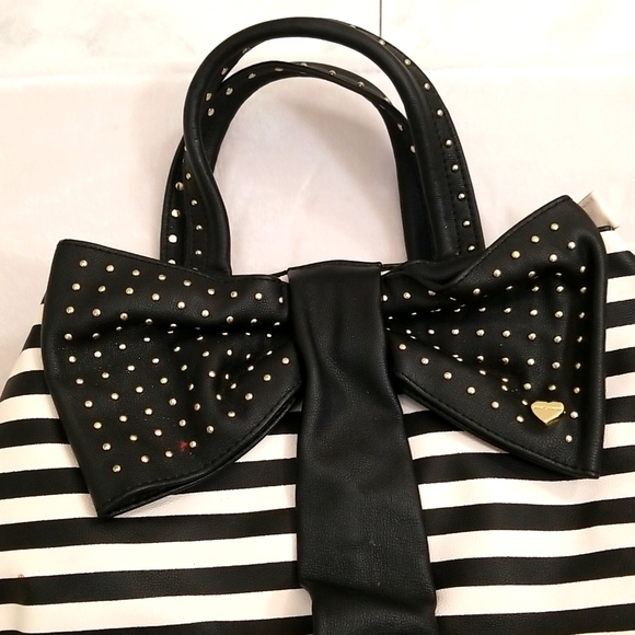 Betsey Johnson Fashion Bow Pocketbook - Picture 2 of 10